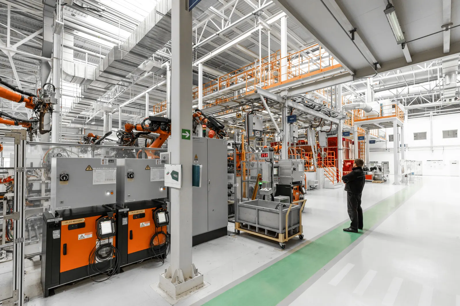 Ainos ERP IoT — fabrika üretim hattı